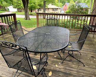 Woodard wrought iron patio set!  Can't go wrong with this purchase...this set will literally last you forever!  In very good condition!   RUN DON'T WALK! 