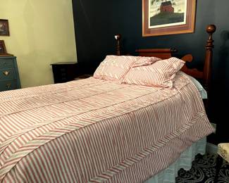 Here's the Campbellsville Cannonball bed...beautiful.  This lovely reversible bedding set is also for sale!