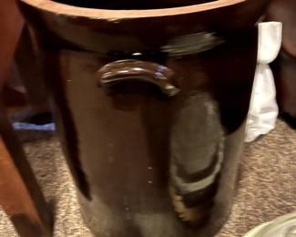 RARE large and beautiful Brownstone crock!  handles on both sides and in Excellent condition