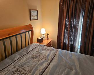 Queen-size bedroom furniture - Bed, dresser and night stand