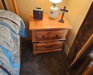 Queen-size bedroom furniture - Bed, dresser and night stand