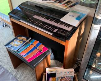 Yamaha Electone - MR 700