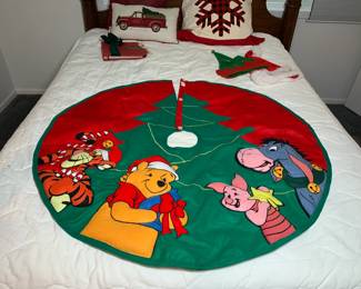 Disney's Winnie the Pooh Tree Skirt