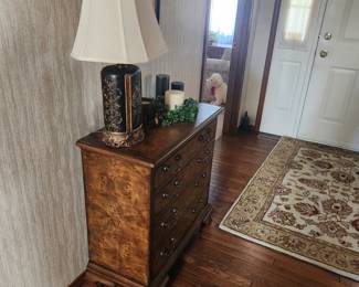 Burl wood dresser, striking lamp, A+ Quality & Clean area rug!