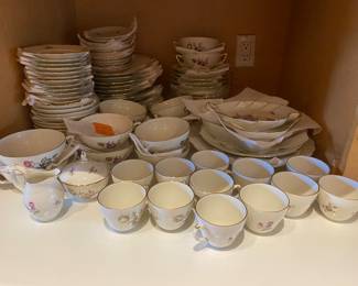 $800 Royal Copenhagen Frijensborg set of china - Service for 12 - 91 pieces 