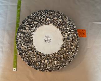 #13 - $450 Cake stand Repousse Sterling - 589 gr. 