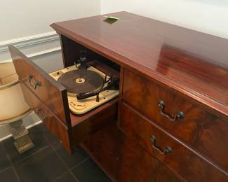 $500 Mahogany Radio Cabinet Scott Model 800B-1 Radio AM/FM, Short wave phonograph.