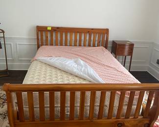 $450 solid pine queen bed 64x42