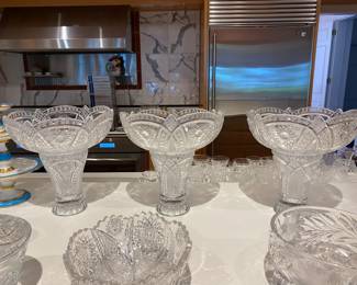 $300- Set of 3 crystal centerpieces base can be modular 101/2x10 1/2