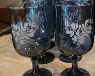 Pfaltzgraff Yorktowne Blue Etched WaterWine Glasses