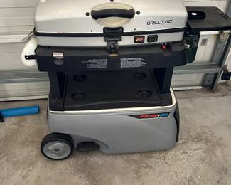 Thermos portable BBQ & Cooler - great for camping & picnics