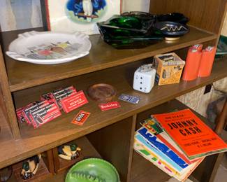 Ashtrays, paper, decor 
