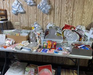 Wilton cake pans , chocolate molds 