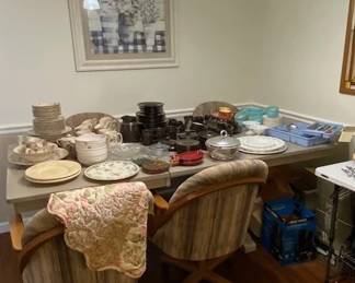 kitchen table with hidden leaves, 4 chair, dishes