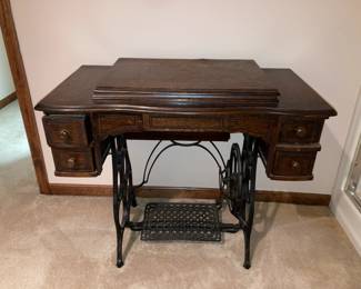 Antique Windsor-B Treadle Sewing Machine & Cabinet - untested
