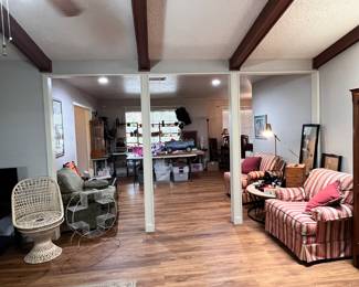 The pictures will take over now and I’m going to finish my lemonade… many more pictures ahead will show you additional items as well as more details images of previously shown items such as other angles or makers markers or signatures. 