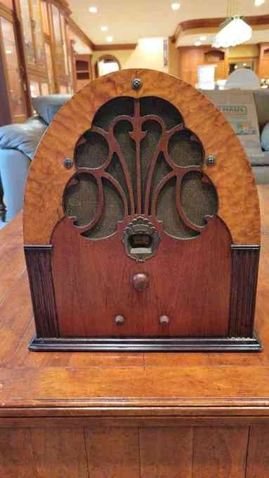  001 Philco Model 20 Antique Radio