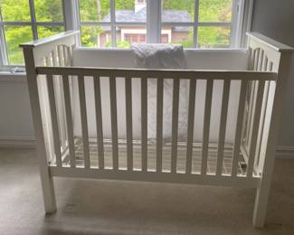 Baby White Crib With Mattress And Mattress Cover