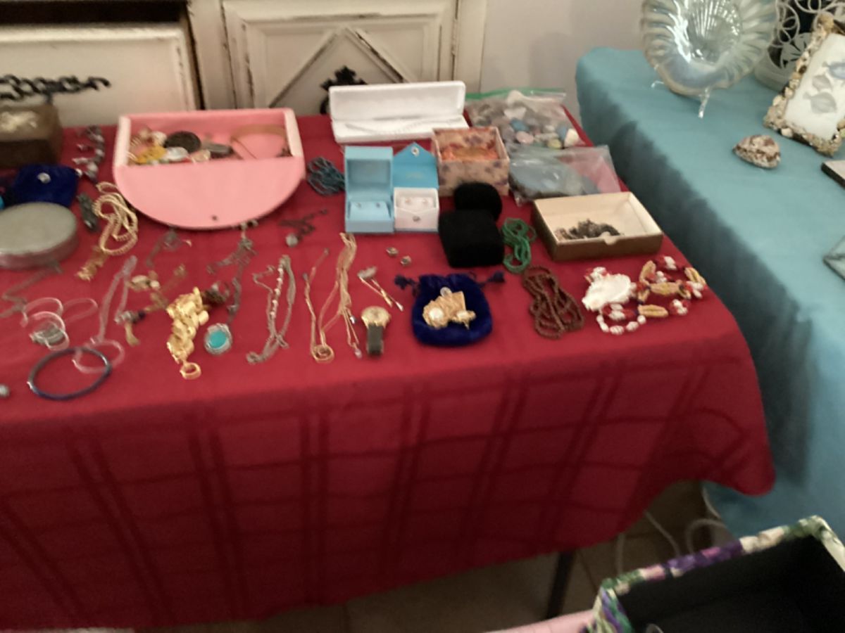 suncoast-estate-sales-in-sarasota-fl-starts-on-5-10-2024