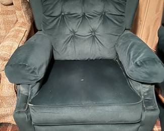 TWO LA Z BOY RECLINERS. RECLINERS ARE MATCHING DESPITE THE DIFFERENCE IN THE COLOR IN THE PICTURES. ORIGINALLY $640 EACH. ASKING $100 EACH OR BEST OFFER