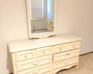 THOMASVILLE - FRENCH PROVENCIAL STYLE, 6 DRAWER DRESSER W/ MIRROR - $60