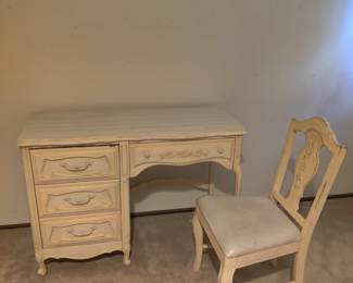 THOMASVILLE - FRENCH PROVENCIAL STYLE 4 DRAWER DESK & CHAIR - $40