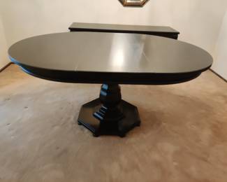 OVAL/ROUND DINING TABLE W/ LEAF & EXTRA LEGS, EXCELLENT CONDITION - $80