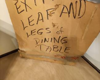 OVAL/ROUND DINING TABLE W/ LEAF & EXTRA LEGS, EXCELLENT CONDITION - $80