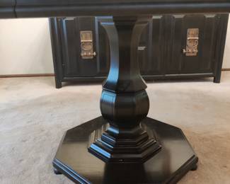 OVAL/ROUND DINING TABLE W/ LEAF & EXTRA LEGS, EXCELLENT CONDITION - $80