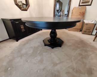 OVAL/ROUND DINING TABLE W/ LEAF & EXTRA LEGS, EXCELLENT CONDITION - $80