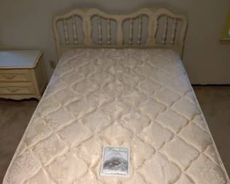 WATERBURY - FULL MATTRESS & BOXSPRING- $40