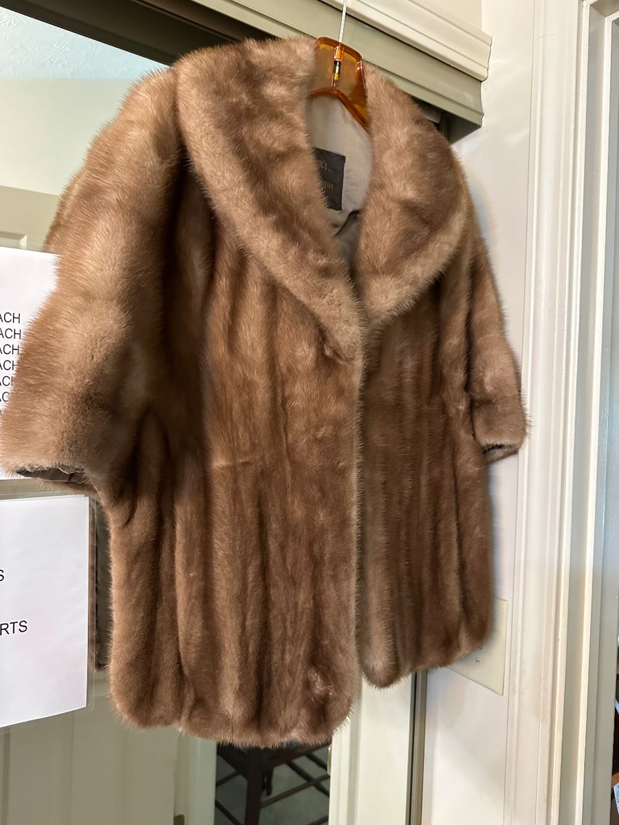 Fishers Area Estate Sale w/ Amish Decor &... starts on 6/7/2024