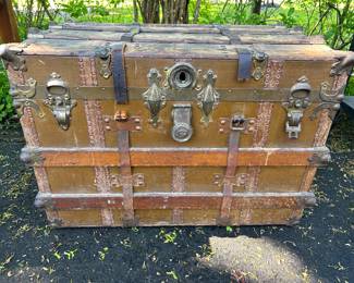 Vintage WOOD STEAMER TRUNK chest coffee table storage box 