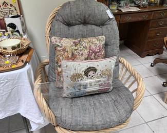 Benchcraft Swivel Chair width 30”