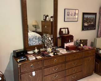 Drexel Heritage Dresser w/Mirror