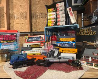 MODEL RAILROADS/TRAINS/HO SCALE/
