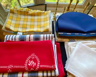Table clothes, napkins ad runners