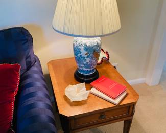 Drexel end table excellent condition