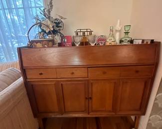 Motif by Thomasville Server / Buffet / Bar