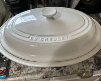 Le Creuset 4 quart Covered baking dish