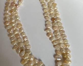 Fresh-water pearls with appraisal 