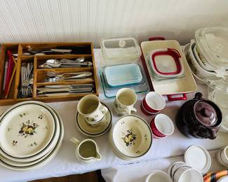 Vintage Pyrex baking with lids