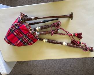 Mid-East Manufacturing  Inc. Highland bagpipes
