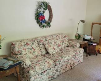 Flexsteel Floral  Couch 