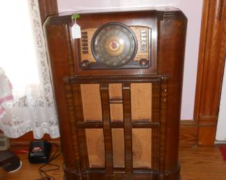 Crosley Console Radio Needs TLC