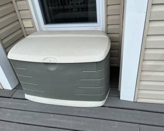 Outdoor storage box