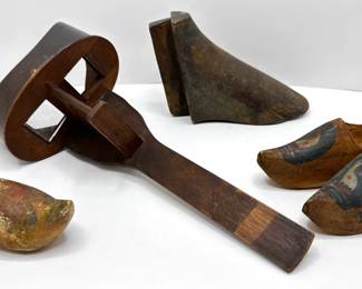 Vintage "The Saturn Scope" Stereoscope & Wooden Shoes
Lot #: 72