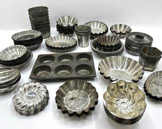 Dozens Of Vintage Small Baking Molds & Tart Tins
Lot #: 89