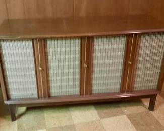 Vintage Stereo Console
 pic 1 of 3