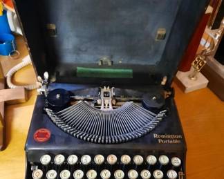 Vintage 1920's Remington Typewriter